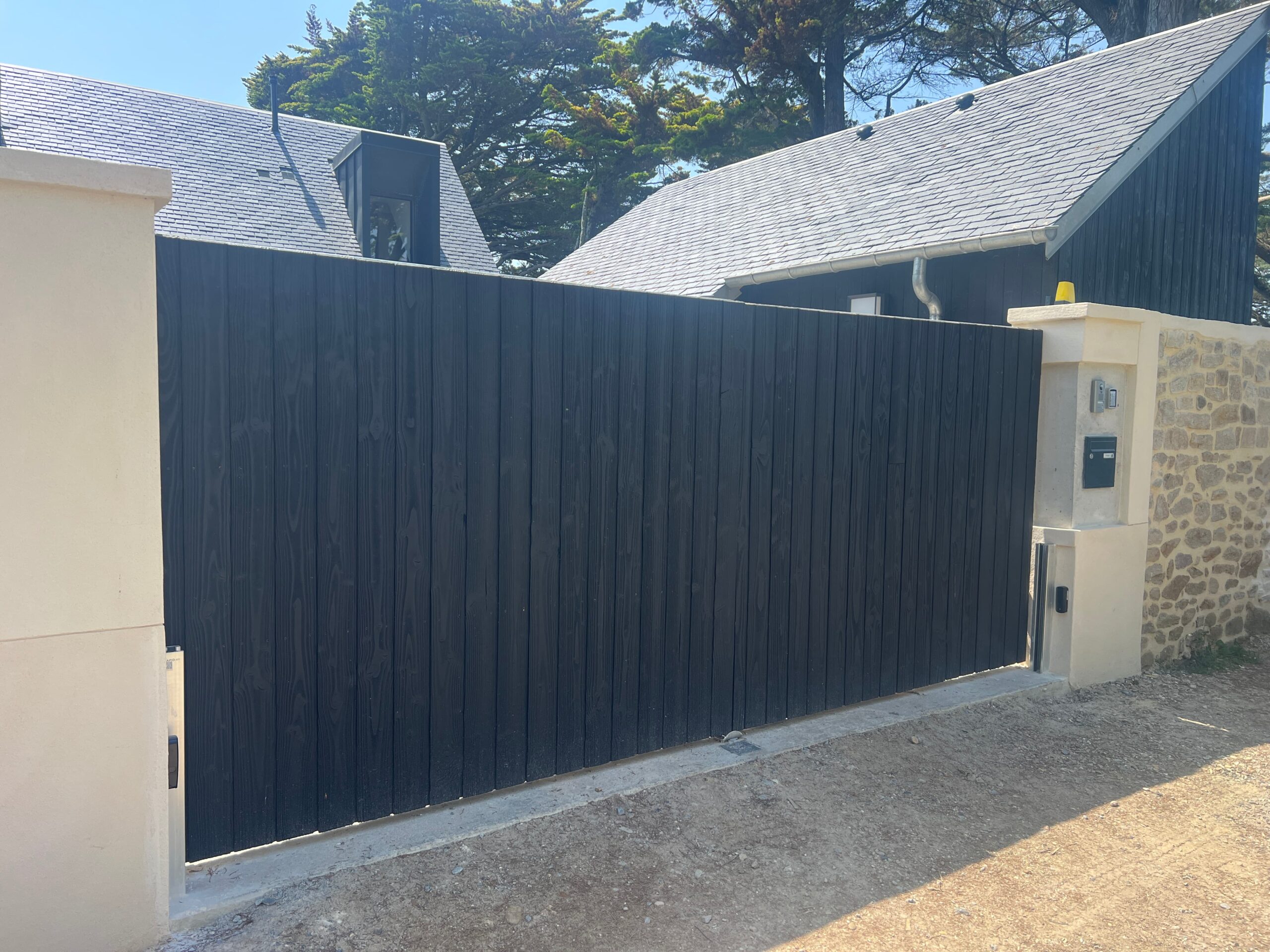 Portail coulissant en bois