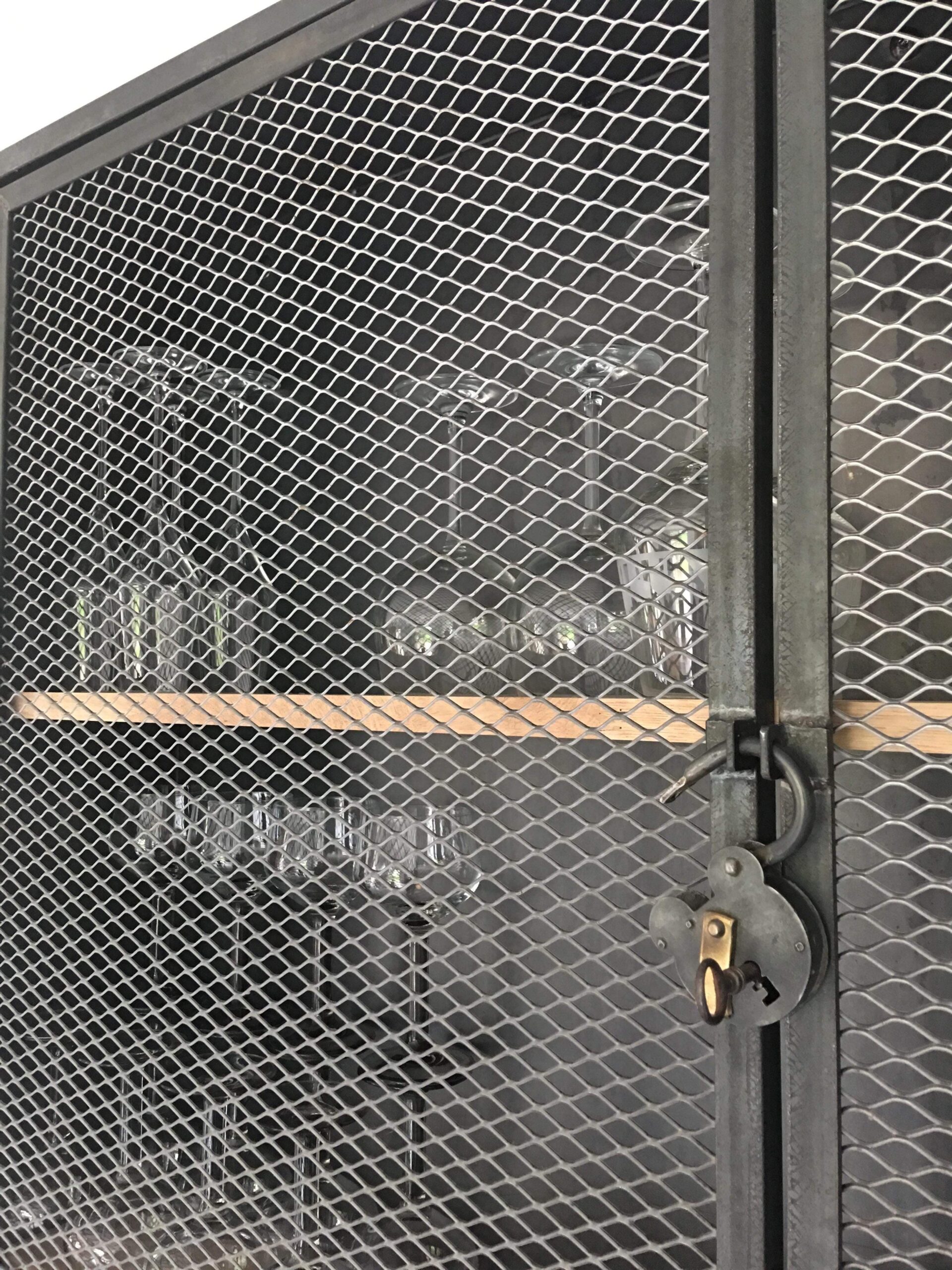 Conception d'une armoire en métal