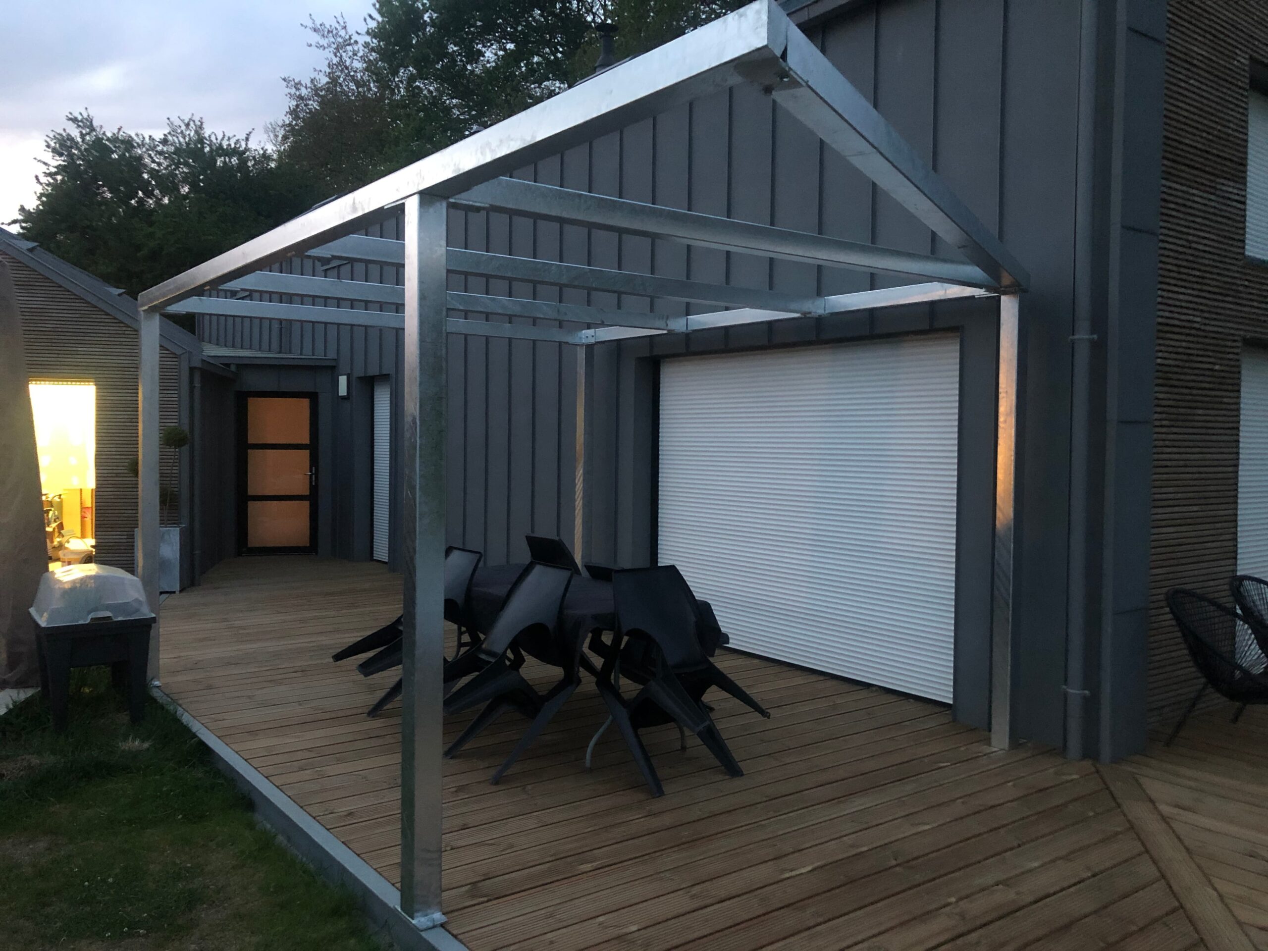 Conception d'une pergolas sur une terrasse de maison